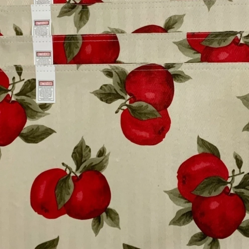 Apple Printed Linen Fabric Placemats Reversible 18” X 12” Cream Red 4 Piece Set
